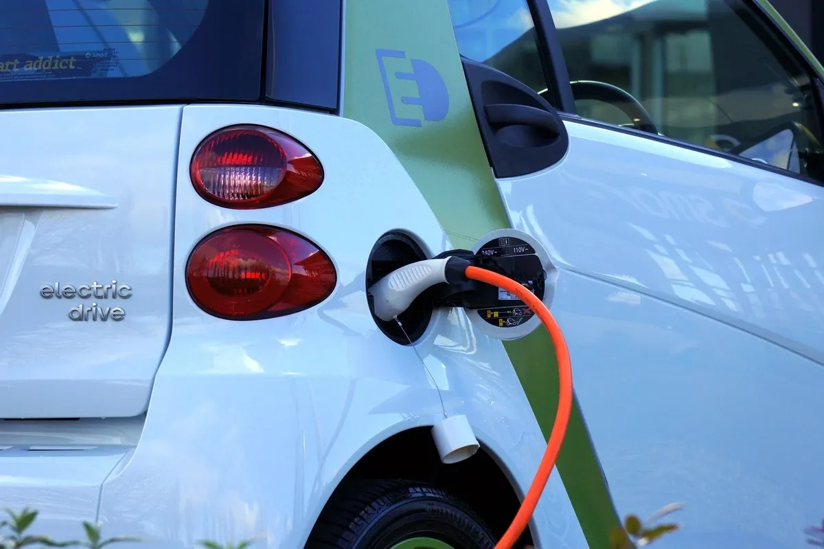 ¿Qué rol cumple la telemática en la evolución hacia vehículos eléctricos?