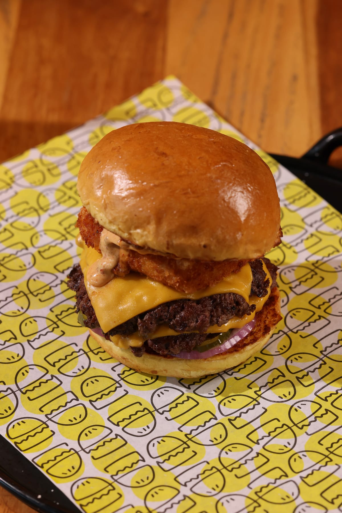 Sliders México presenta la Cheese Bomb Burger: La hamburguesa que hace del queso el verdadero protagonista