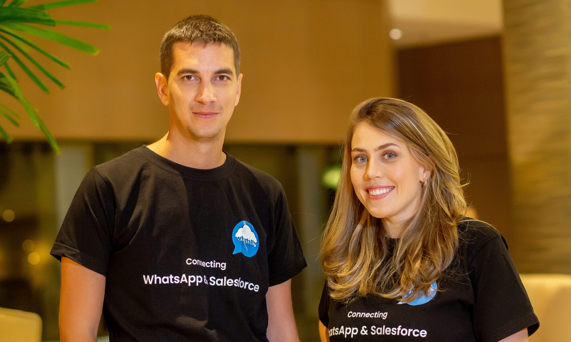 Conéctate con tus clientes usando Whatslly