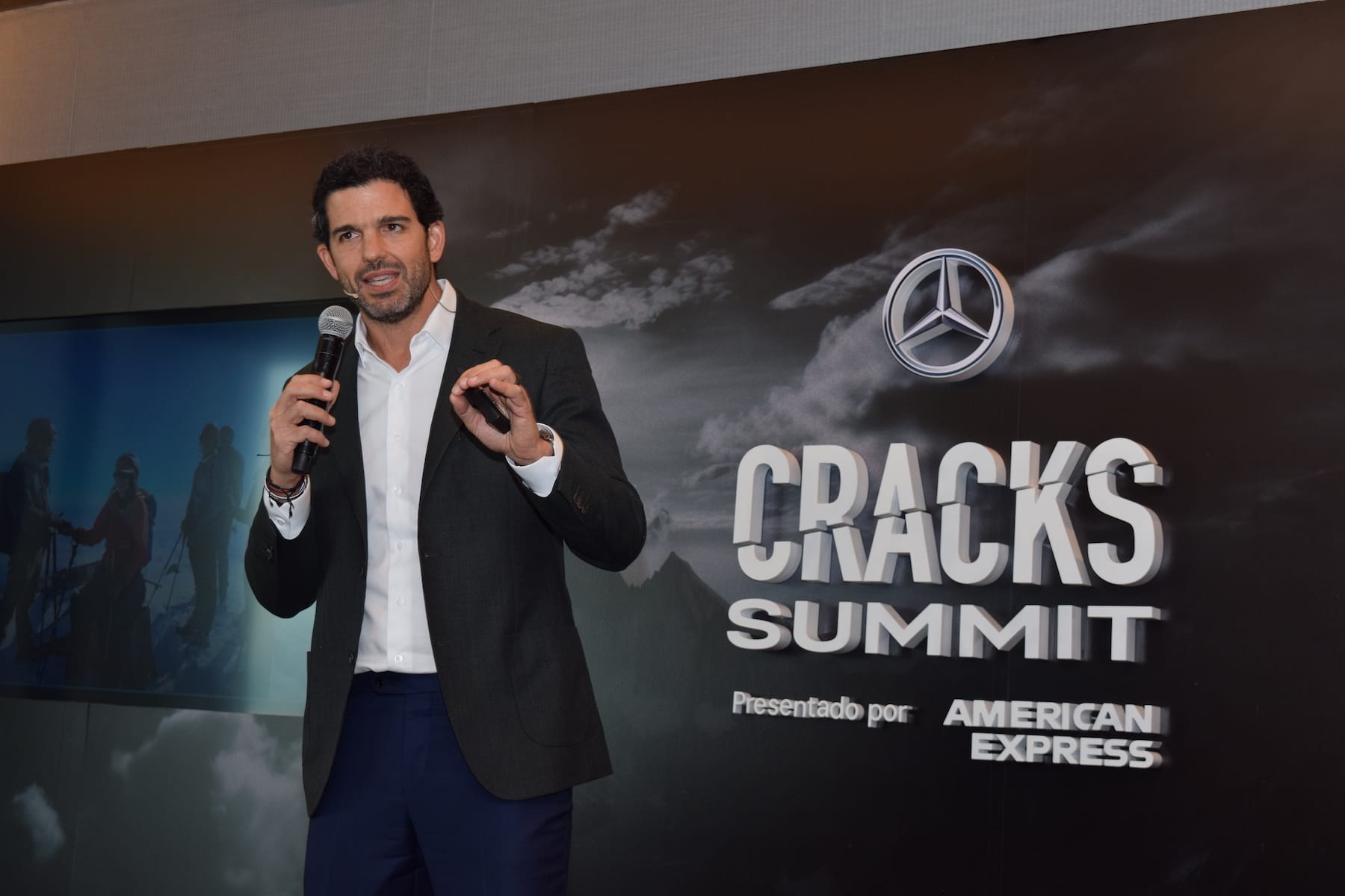 Oso trava presenta la primera edición de Mercedes-Benz Cracks Summit.