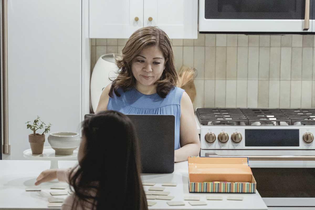 Startups EdTech que impulsan el desarrollo profesional de mamás trabajadoras