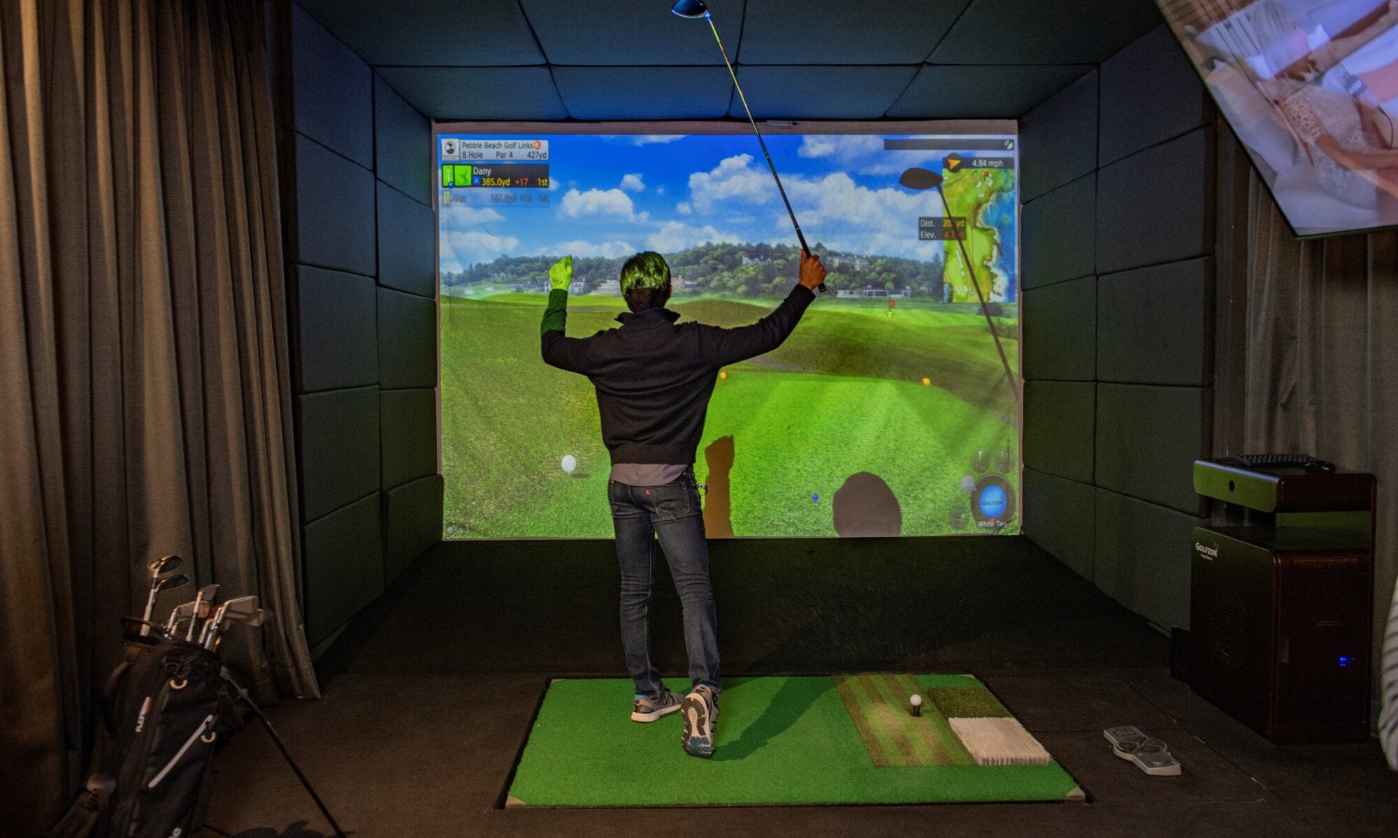 Simuladores de golf Golfzon: entretenimiento, deporte… ¿y mesa de negocios?