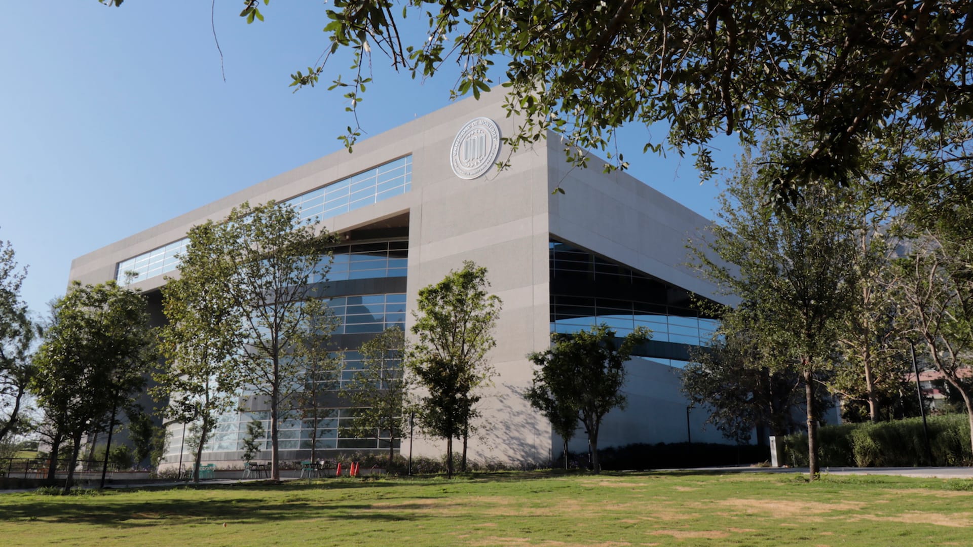 UDEM: Innovación Tecnológica en la Enseñanza para el Futuro