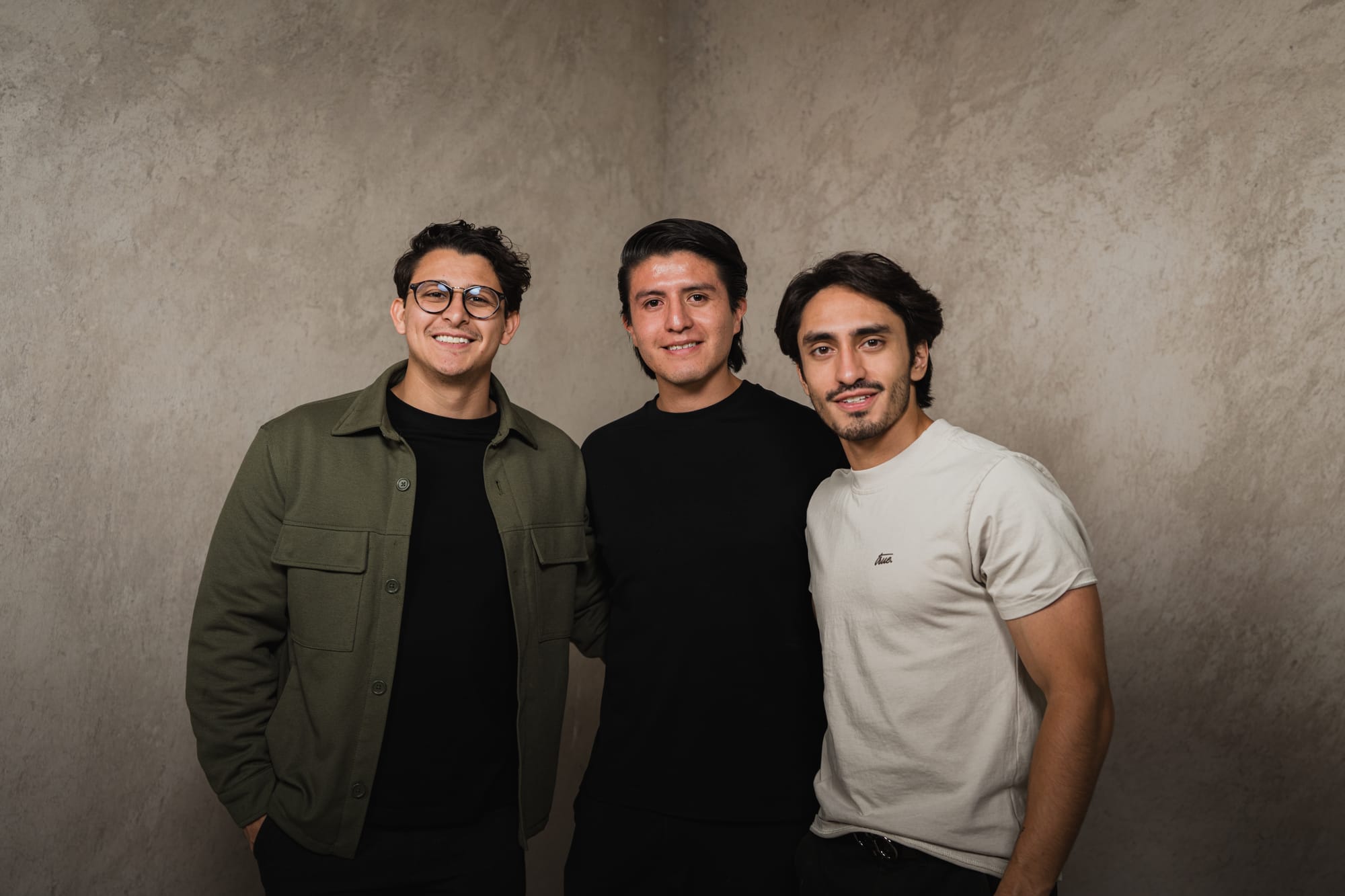 Bullground presenta WiMA, la primera IA financiera para inversionistas de habla hispana.