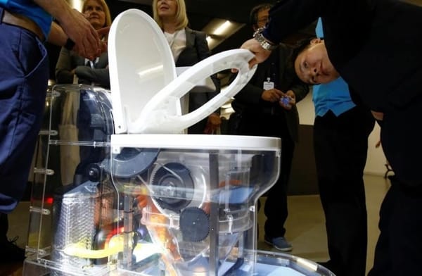 El inodoro que no necesita agua, por Bill Gates