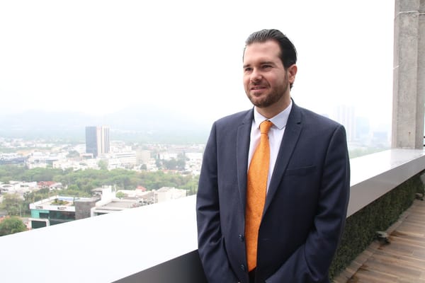 Consulado de la India y emprendedor