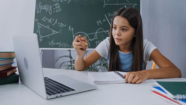¿Dónde puedo encontrar clases de regularización online para mi hijo?