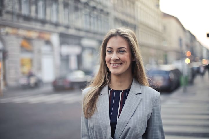 Rompiendo paradigmas: Mujeres en las industrias