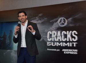 Oso Trava Presenta el Mercedes-Benz Cracks Summit